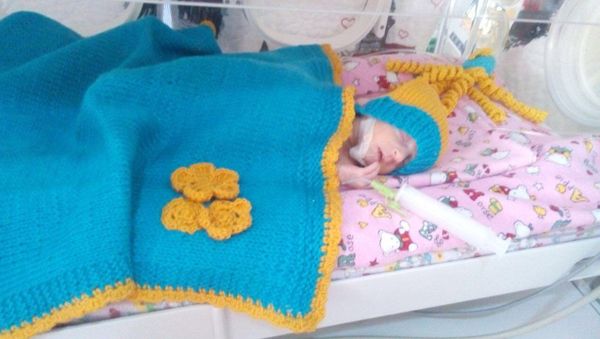 Одежда для новорожденного, взяная волонтерами азербайджанского клуба 28 петель - Sputnik Азербайджан
