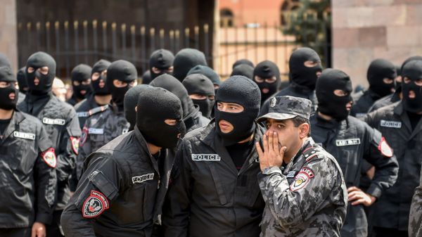 Сотрудники правоохранительных органов в Ереване, фото из архива - Sputnik Азербайджан