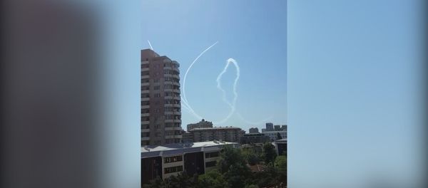 В небе над Баку появились военные самолеты - Sputnik Азербайджан