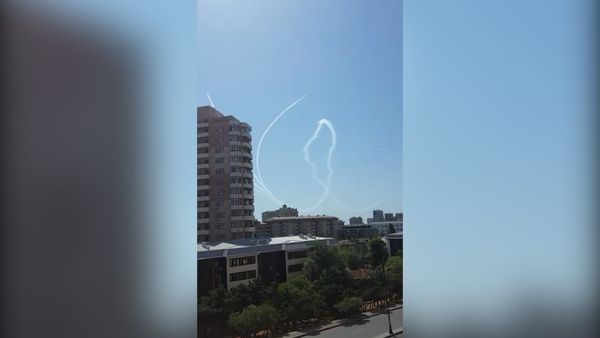В небе над Баку появились военные самолеты - Sputnik Азербайджан