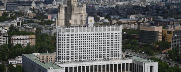 Дом Правительства РФ (на первом плане) и жилой дом на Кудринской площади в Москве. - Sputnik Азербайджан