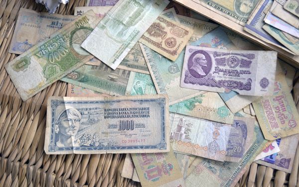 Мамедов также коллекционирует денежные купюры со всех стран, в которых побывал Мамедов также коллекционирует денежные купюры со всех стран, в которых побывал - Sputnik Азербайджан