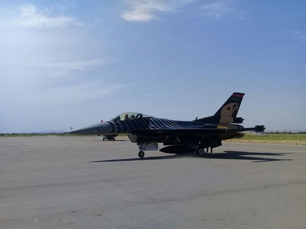 Самолет F-16 Военно-воздушных сил Турции - Sputnik Азербайджан