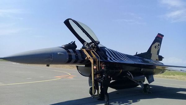 Турецкие истребители F-16 прибыли в Азербайджан для участия на параде, посвященном 100-летию ВС Азербайджана - Sputnik Азербайджан