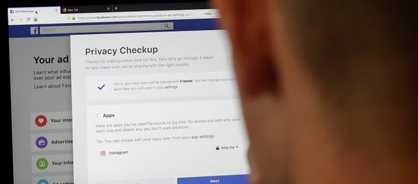 Пользователь социальной сети Facebook, фото из архива - Sputnik Азербайджан