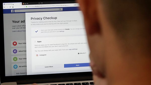 Пользователь социальной сети Facebook, фото из архива - Sputnik Азербайджан
