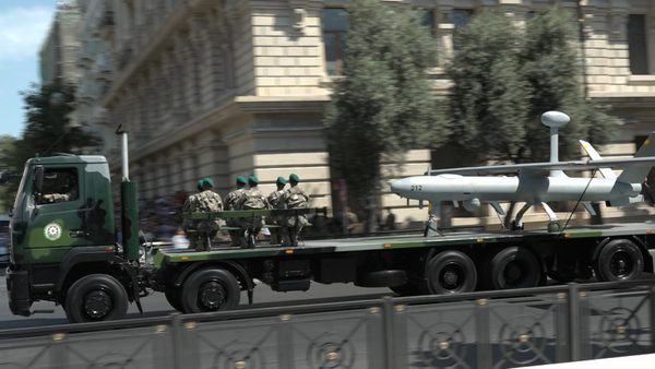 Вся азербайджанская мощь: в Баку показали новую военную технику - Sputnik Азербайджан