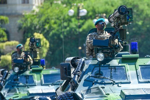 Военный парад по случаю 100-летнего юбилея создания Вооруженных сил Азербайджана. Баку, площадь Азадлыг, 26 июня 2018 года - Sputnik Азербайджан