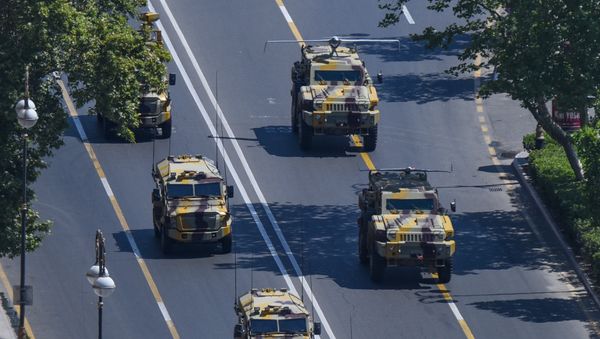 Военный парад по случаю 100-летнего юбилея создания Вооруженных сил Азербайджана. Баку, площадь Азадлыг, 26 июня 2018 года  - Sputnik Азербайджан