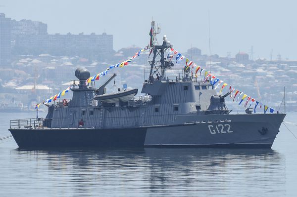 Военный парад по случаю 100-летнего юбилея создания Вооруженных сил Азербайджана. Баку, площадь Азадлыг, 26 июня 2018 года - Sputnik Азербайджан