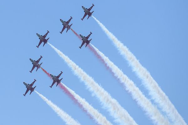 Авиашоу самолетов F-16 и F-5 пилотажной группы SOLOTÜRK и Türk Yıldızları ВВС Турции - Sputnik Азербайджан