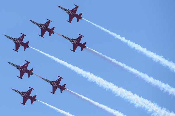 Авиашоу самолетов F-16 и F-5 пилотажной группы SOLOTÜRK и Türk Yıldızları ВВС Турции - Sputnik Азербайджан