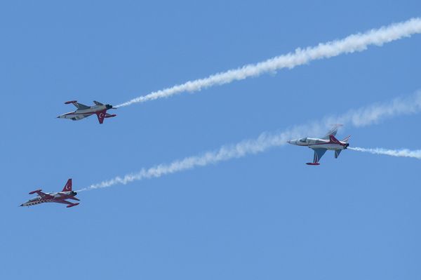 Авиашоу самолетов F-16 и F-5 пилотажной группы SOLOTÜRK и Türk Yıldızları ВВС Турции - Sputnik Азербайджан