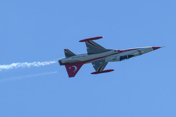 Авиашоу самолетов F-16 и F-5 пилотажной группы SOLOTÜRK и Türk Yıldızları ВВС Турции - Sputnik Азербайджан