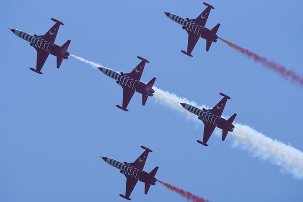 Авиашоу самолетов F-16 и F-5 пилотажной группы SOLOTÜRK и Türk Yıldızları ВВС Турции - Sputnik Азербайджан