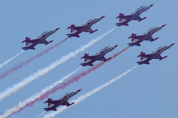 Авиашоу самолетов F-16 и F-5 пилотажной группы SOLOTÜRK и Türk Yıldızları ВВС Турции - Sputnik Азербайджан