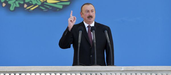 Выступление президента Азербайджана Ильхама Алиева на военном параде, посвященном 100-летию создания АДР, Баку, 26 июня 2018 года - Sputnik Азербайджан