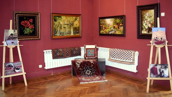 Работы иранских мастеров, выставленные в Баку в рамках Дней культуры Ирана в Азербайджане - Sputnik Азербайджан