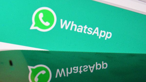 Веб-страница мессенджера WhatsApp на экране компьютера - Sputnik Азербайджан