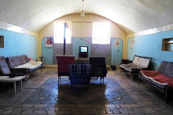 Крытая тюрьма в оккупированном Арменией азербайджанском городе Шуша, фото 2002 года  - Sputnik Азербайджан