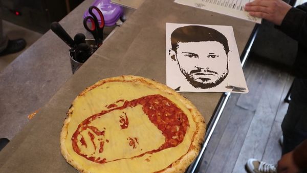 «Футбольные» пиццы делают в одном из ресторанов Петербурга - Sputnik Азербайджан