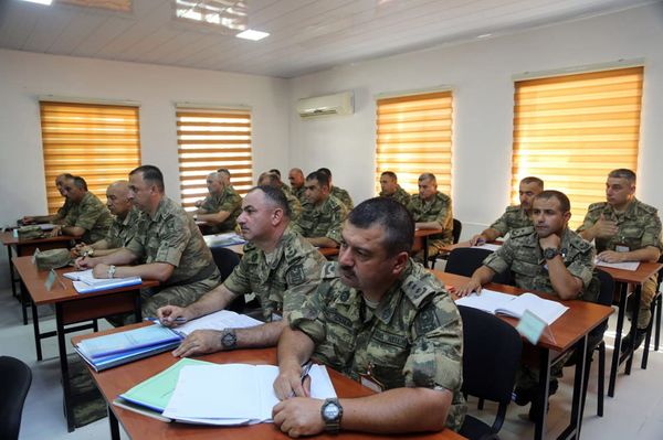 Совещание под руководством министра обороны АР генерал-полковника Закира Гасанова  - Sputnik Азербайджан