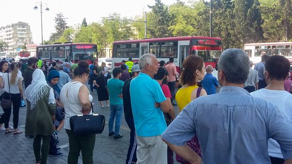 Транспортные проблемы, вызванные приостановкой работы бакинского метрополитена. 4 июля 2018 года - Sputnik Азербайджан