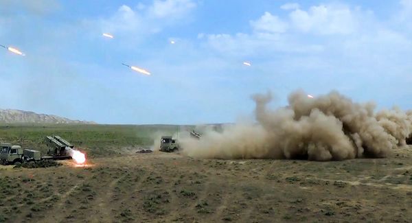 Этап широкомасштабных учений с боевой стрельбой - Sputnik Азербайджан