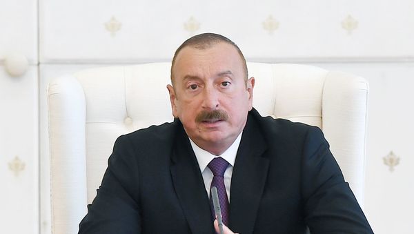 Президент Ильхам Алиев в ходе совещания, связанного с ситуацией в энергетической системе страны - Sputnik Азербайджан