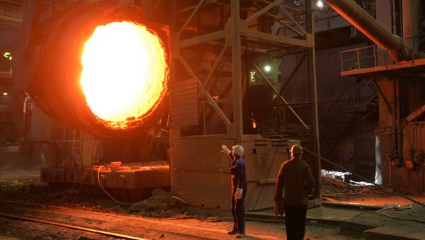 Рабочие в кислородно-конвертерном цехе металлургического комбината, фото из архива - Sputnik Азербайджан