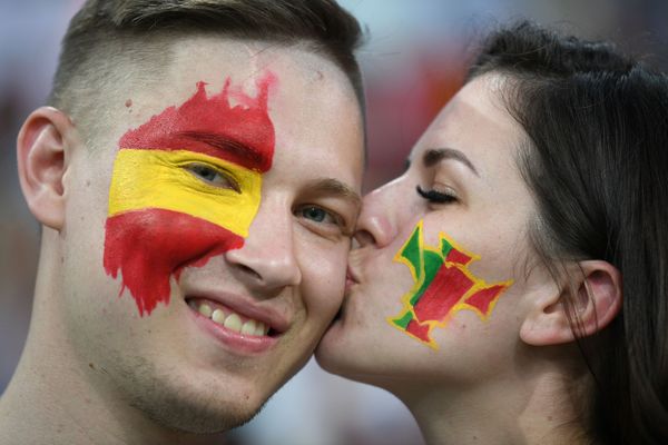 Болельщики сборной Испании перед матчем группового этапа чемпионата мира по футболу FIFA-2018 между сборными Португалии и Испании - Sputnik Азербайджан