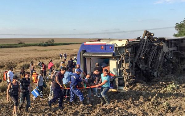 Поезд, следовавший по маршруту Капыкуле-Стамбул, сошел с рельсов, Турция, 8 июля 2018 года - Sputnik Азербайджан