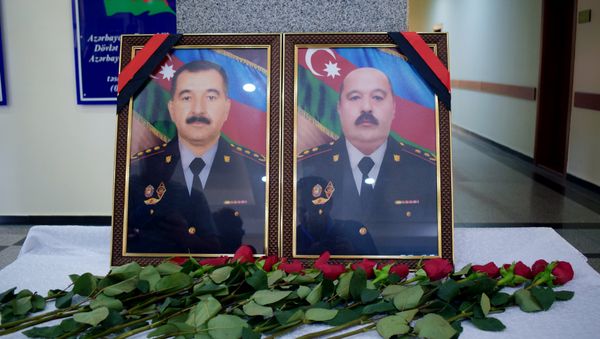 Портреты замначальника Главного управления полиции Гянджи, полковника полиции Ильгара Балакишиева (слева) и замначальника полиции Низаминского района Гянджи, полковник-лейтенанта Самеда Аббасова - Sputnik Азербайджан