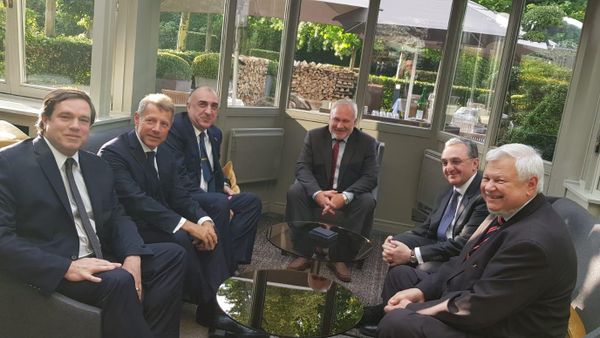 Встреча глав МИД Азербайджана и Армении Эльмара Мамедъярова и Зограба Мнацаканяна. Брюссель, 11 июля 2018 года - Sputnik Азербайджан