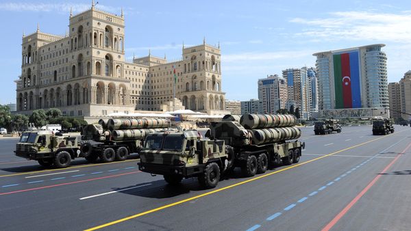 Военная техника Азербайджана во время парада, посвященного 100-летию Вооруженных сил Азербайджанской Республики. Баку, 26 июня 2018 года - Sputnik Азербайджан