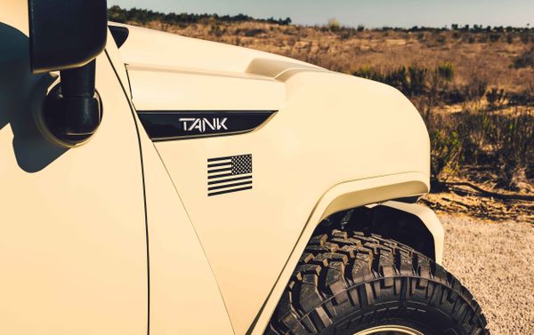 Внедорожник Tank Military Edition - Sputnik Азербайджан
