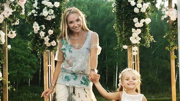 Татьяна Навка c дочерью Надей на свадьбе Эмина Агаларова. Москва, 14 июля 2018 года - Sputnik Азербайджан