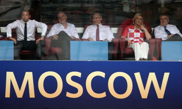 Президент России Владимир Путин во время финального матча чемпионата мира по футболу 2018 на стадионе Лужники - Sputnik Азербайджан