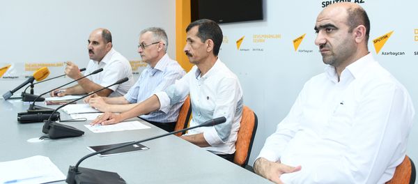 Председатель ОО Толерантность Азер Рашидоглу в ходе мероприятия в пресс-центре Sputnik Азербайджан - Sputnik Азербайджан