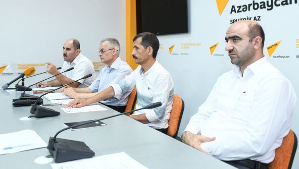 Председатель ОО Толерантность Азер Рашидоглу в ходе мероприятия в пресс-центре Sputnik Азербайджан - Sputnik Азербайджан