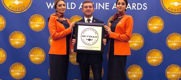Британское консалтинговое агентство Skytrax наградило авиакомпанию AZAL в номинации Лучшая региональная авиакомпания в Центральной Азии и Индии Британское консалтинговое агентство Skytrax наградило авиакомпанию AZAL в номинации Лучшая региональная авиакомпания в Центральной Азии и Индии - Sputnik Азербайджан