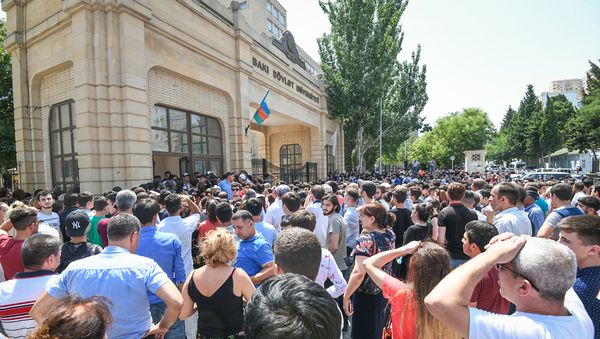 Вступительные экзамены в здании Бакинского государственного университета 18 июля 2018 года - Sputnik Азербайджан