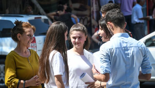 Вступительные экзамены в здании Бакинского государственного университета 18 июля 2018 года - Sputnik Азербайджан