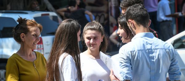 Вступительные экзамены в здании Бакинского государственного университета 18 июля 2018 года - Sputnik Азербайджан