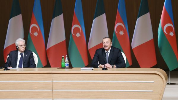 В Баку состоялся азербайджано-итальянский бизнес-форум - Sputnik Азербайджан