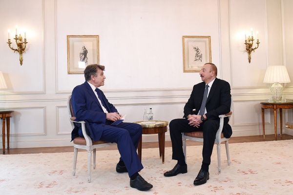 Президент Азербайджана Ильхам Алиев и исполнительный председатель Французского института международных отношений Тьерри де Монбриаль во время встречи. Париж, 19 июля 2018 года - Sputnik Азербайджан