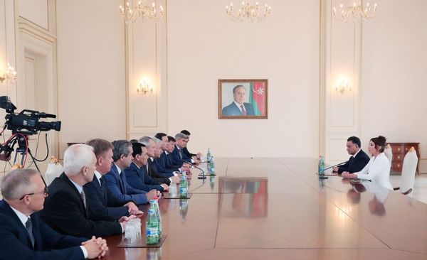 Первый вице-президент Мехрибан Алиева встретилась с участниками заседания Совета министров внутренних дел стран СНГ - Sputnik Азербайджан