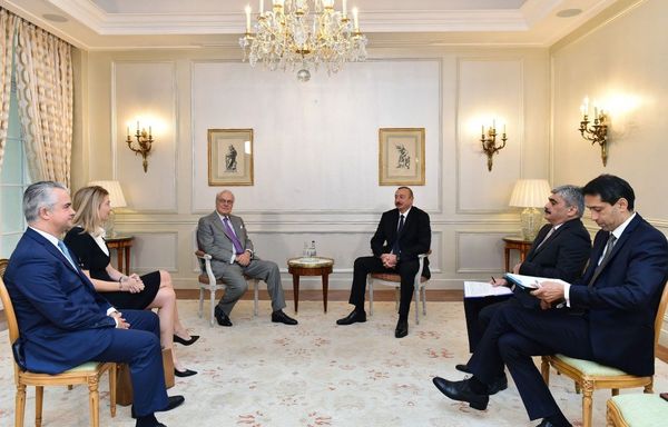 Президент Азербайджанской Республики Ильхам Алиев встретился в Париже с председателем Наблюдательного совета компании Rothschild and Co Дэвидом де Ротшильдом - Sputnik Азербайджан
