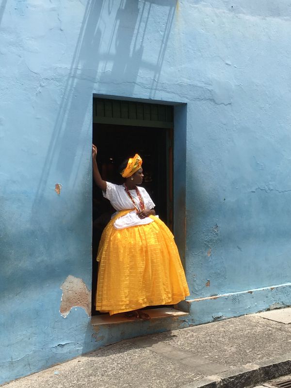Работа фотографа Alexandre  Weber Baiana  in  yellow  and  blue, занявшая первое место в номинации Фотограф года в фотоконкурсе 2018 iPhone Photography Awards - Sputnik Азербайджан