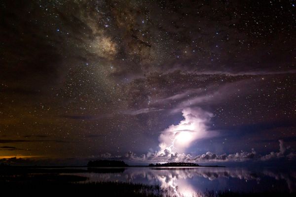 Работа Thunderstorm under milky way фотографа Tianyuan Xiao, вошедшая в шорт-лист конкурса Insight Investment Astronomy Photography of the Year 2018 - Sputnik Азербайджан
